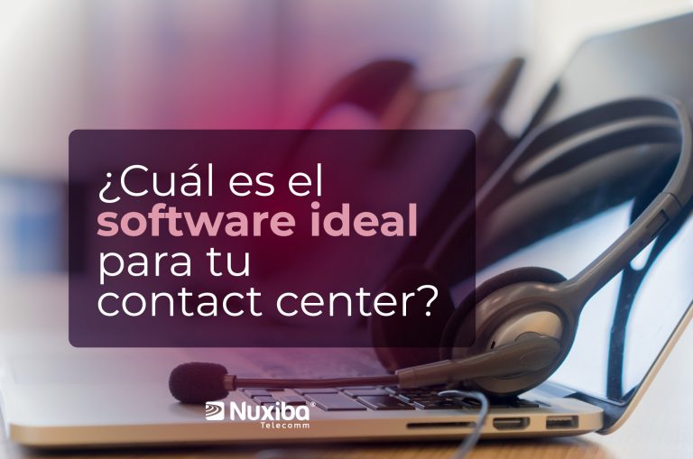 Agente de contact center con headset frente a laptop, ideal para ilustrar temas sobre software de atención al cliente.